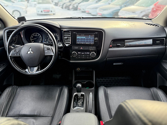 Mitsubishi Outlander Intense, 2016 года, пробег 210921 км