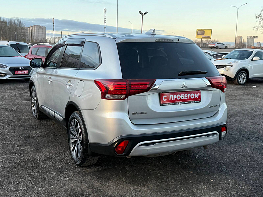 Mitsubishi Outlander Intense+, 2019 года, пробег 103700 км