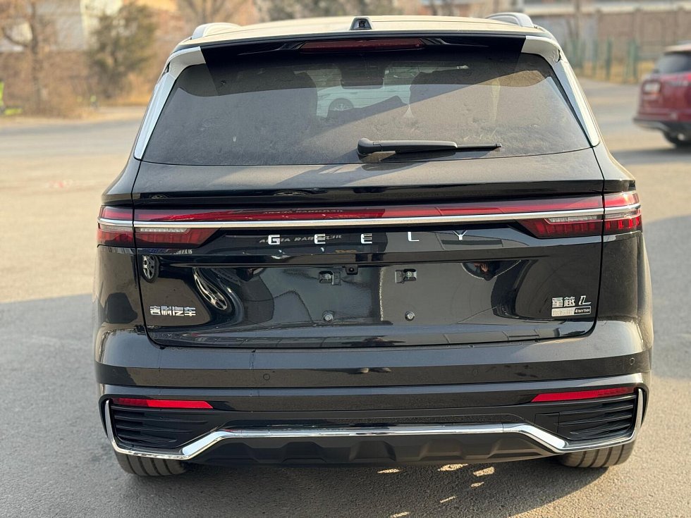 Geely Monjaro Люкс, черный