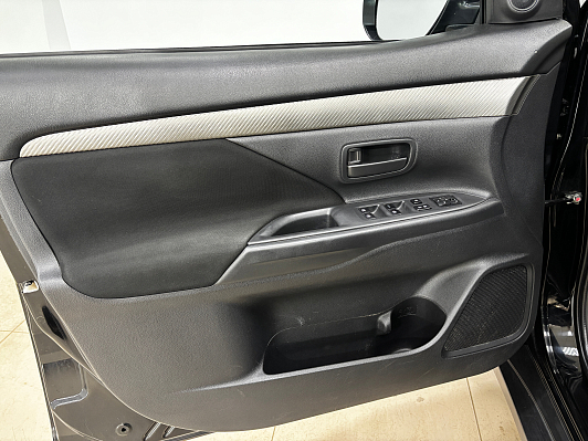 Mitsubishi Outlander Invite, 2015 года, пробег 182216 км