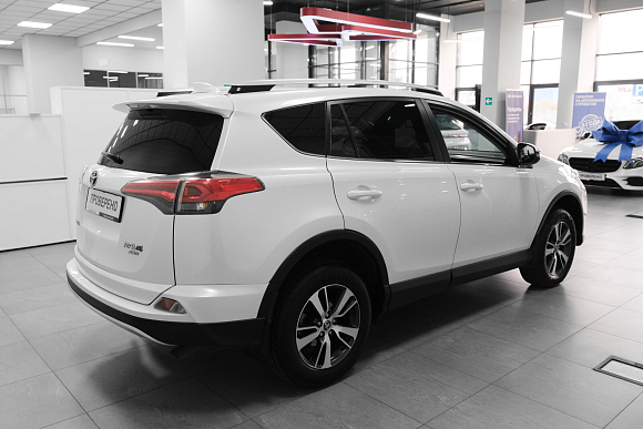 Toyota RAV4, 2016 года, пробег 105500 км