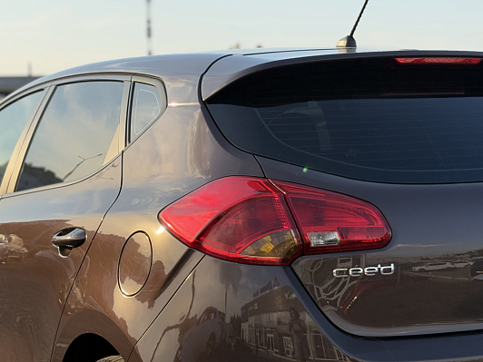 Kia Ceed Luxe, 2013 года, пробег 175000 км