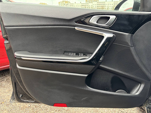 Kia Ceed Prestige, 2018 года, пробег 180268 км