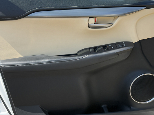 Lexus NX Luxury, 2015 года, пробег 100658 км