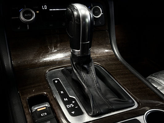 Volkswagen Touareg Business, 2015 года, пробег 176000 км