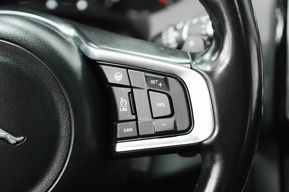 Jaguar F-Pace Pure, 2018 года, пробег 137210 км