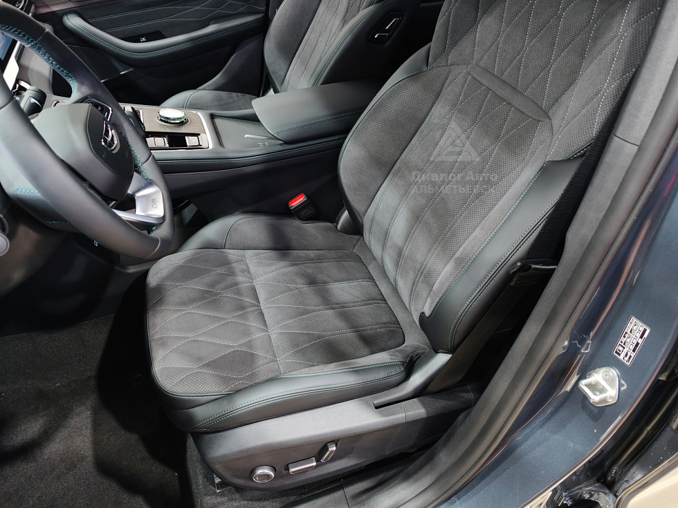 Geely Monjaro Флагман, серый