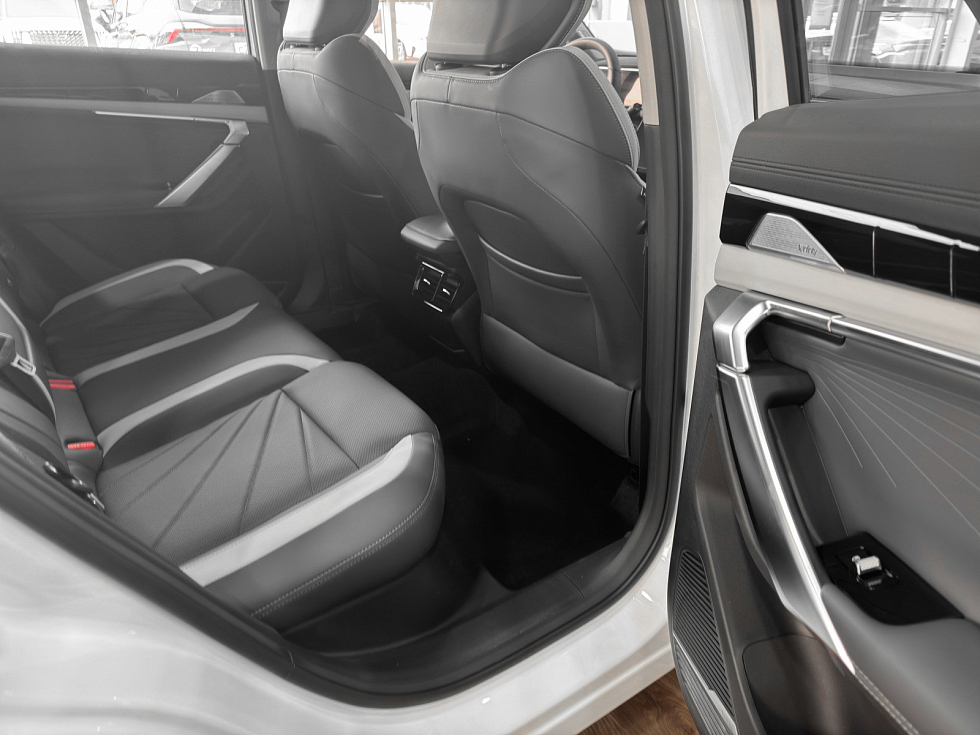 Geely Atlas Спорт, белый