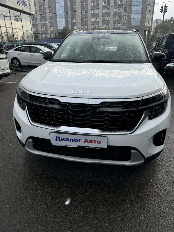 Kia Seltos Luxe, черный