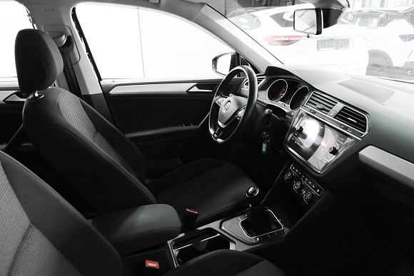 Volkswagen Tiguan Trendline, 2019 года, пробег 120000 км