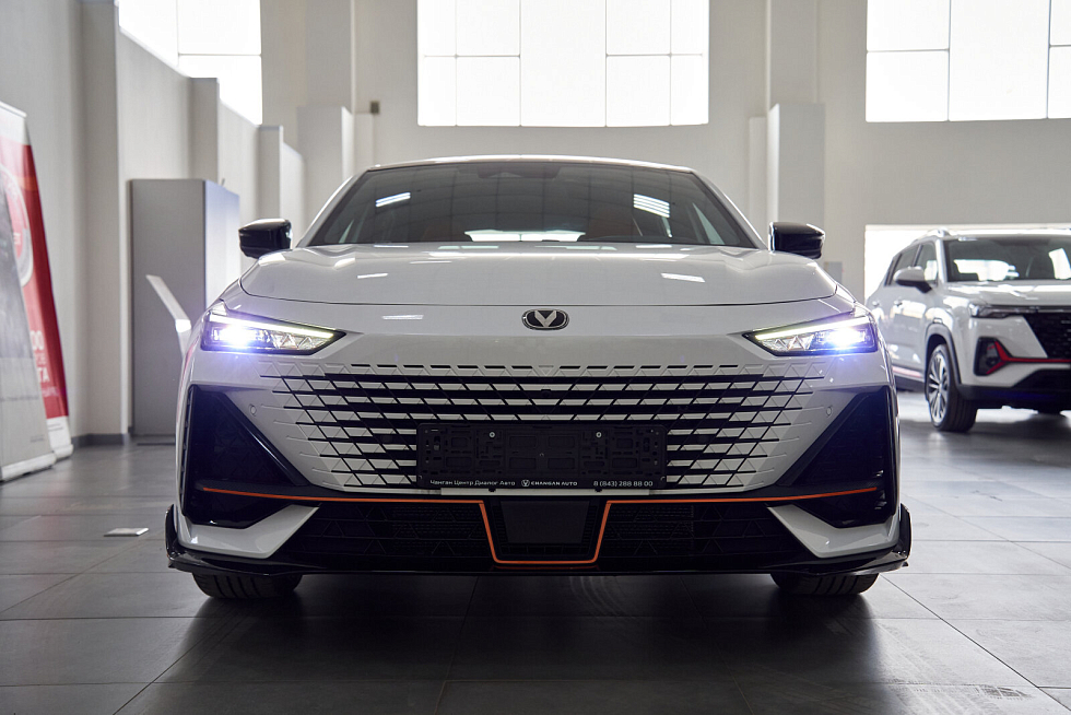 Changan UNI-V Luxe, белый