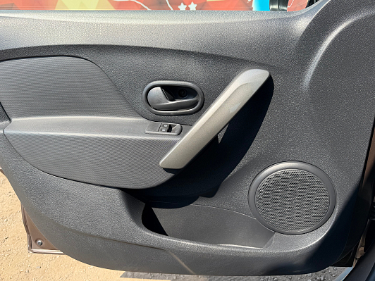 Renault Sandero Stepway Life, 2020 года, пробег 81000 км