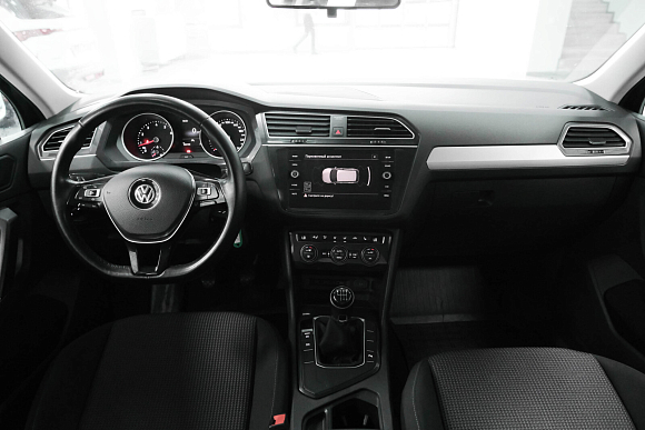 Volkswagen Tiguan Trendline, 2019 года, пробег 120000 км