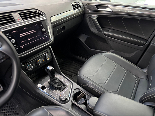 Volkswagen Tiguan CONNECT, 2019 года, пробег 176079 км