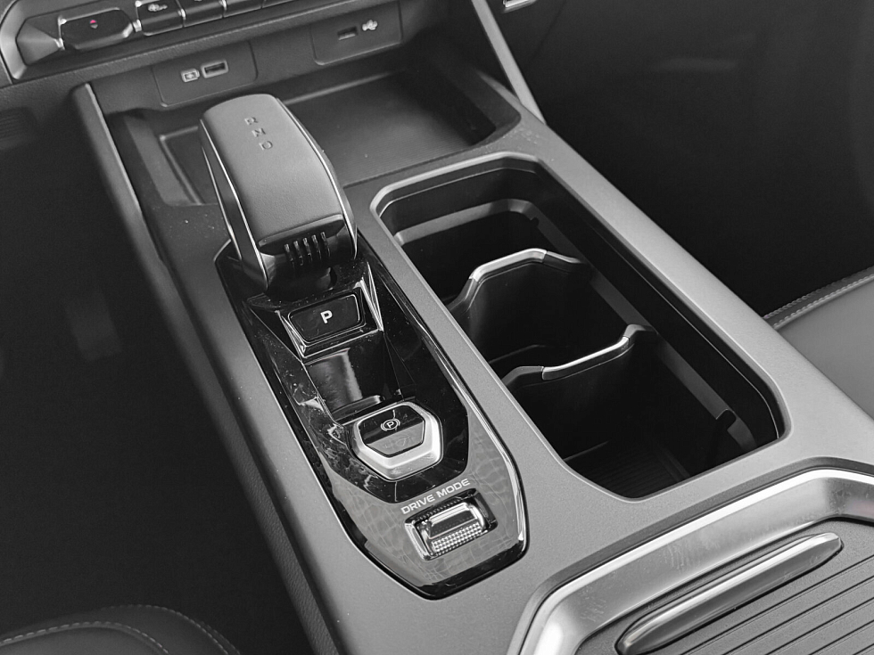 Geely Okavango Luxury, белый