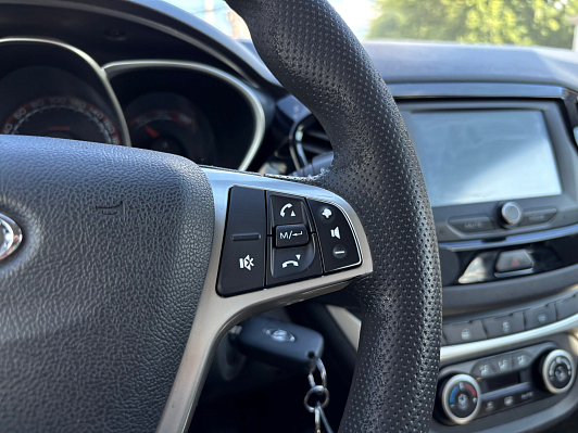 Lada (ВАЗ) Vesta Luxe Multimedia, 2019 года, пробег 197000 км