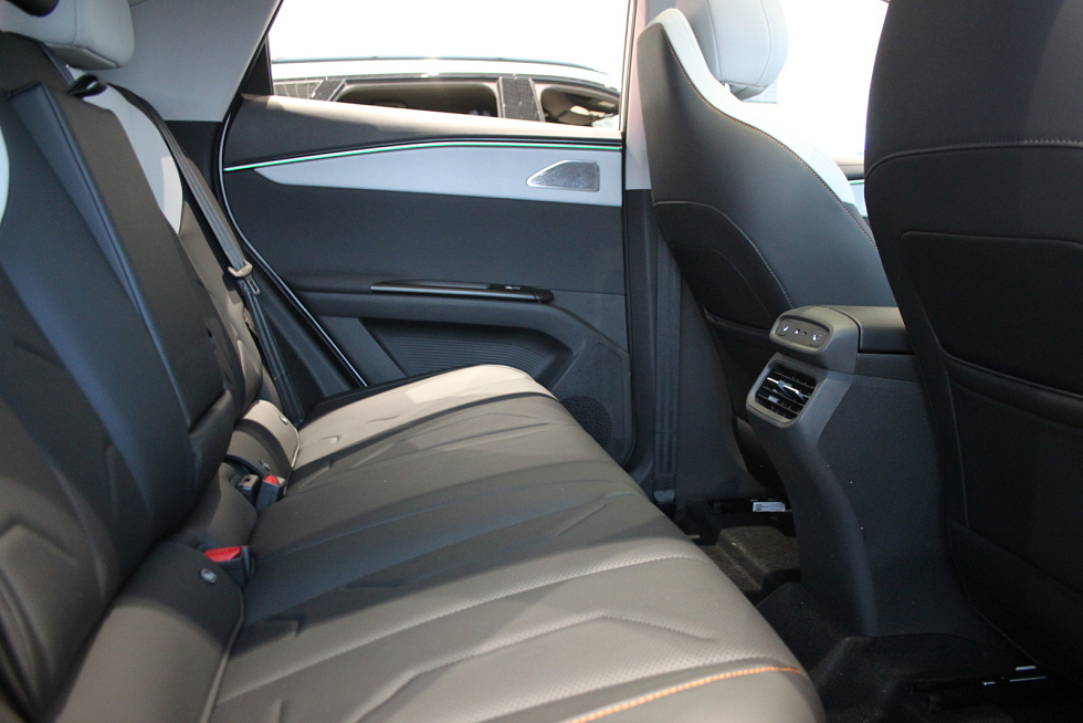 Omoda C5 Актив, белый