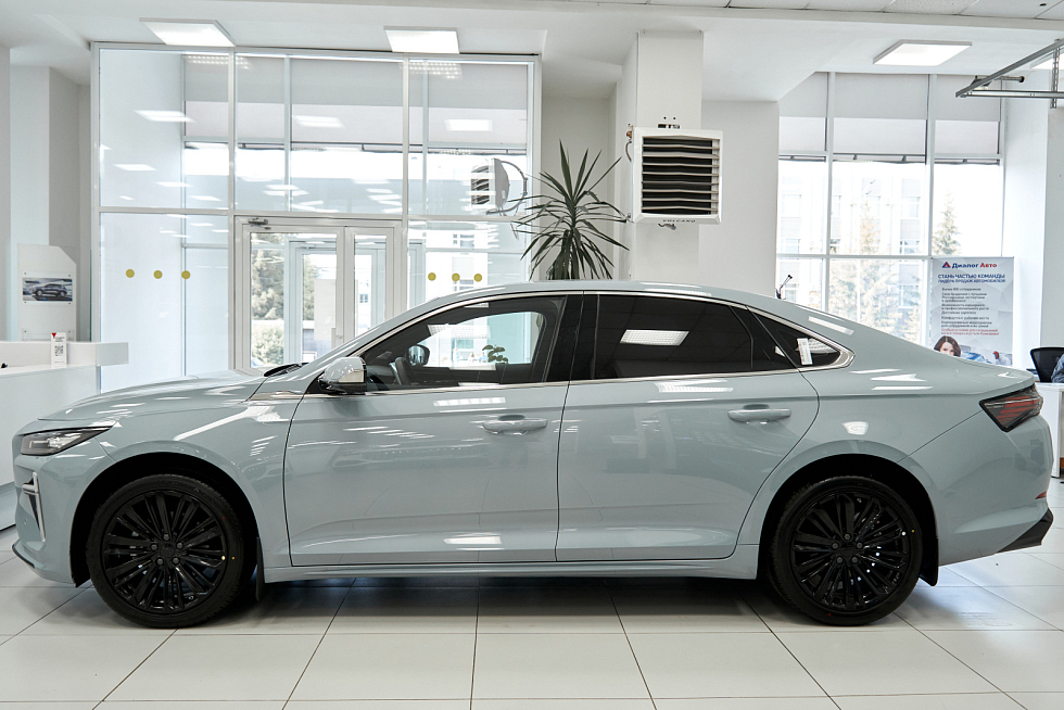 Geely Preface Flagship, серебряный