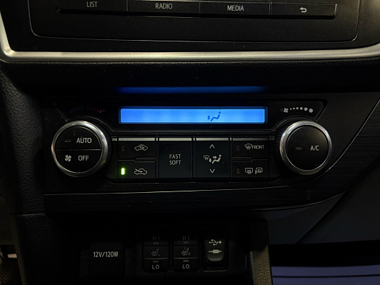 Toyota Auris, 2014 года, пробег 157000 км