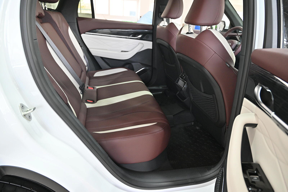 Geely Monjaro Люкс (2023-2025), белый