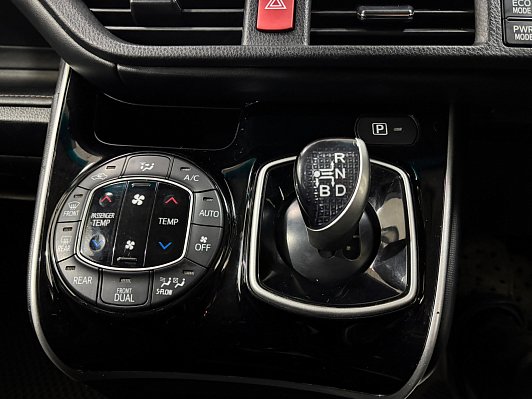 Toyota Esquire, 2017 года, пробег 97470 км