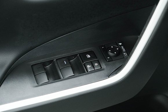 Toyota RAV4, 2025 года, пробег 142 км