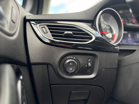 Opel Astra, 2018 года, пробег 190400 км