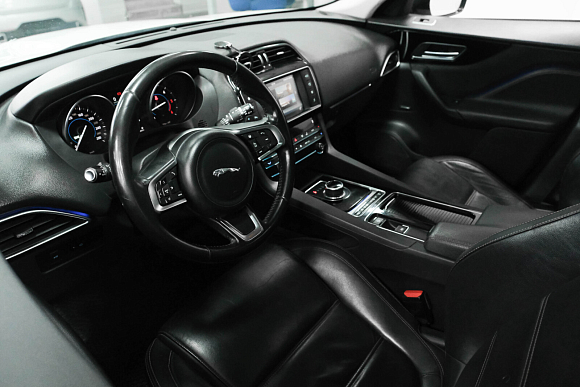 Jaguar F-Pace Pure, 2018 года, пробег 137210 км