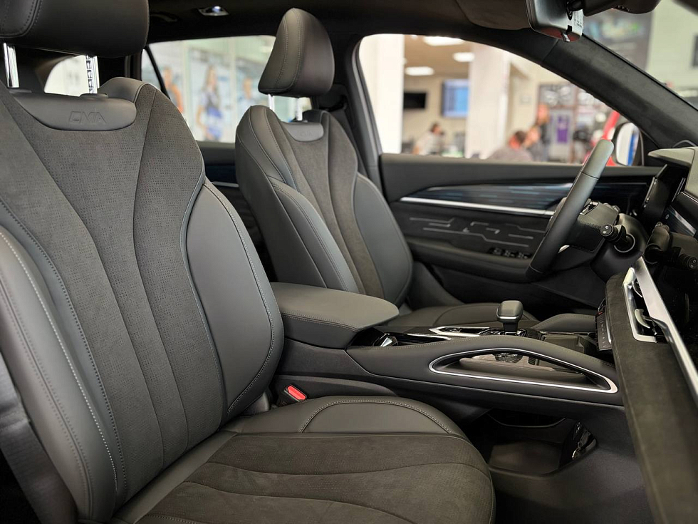 Geely Monjaro Luxury, серый