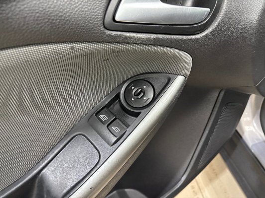 Ford Focus SYNC Edition, 2011 года, пробег 221435 км
