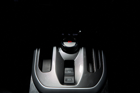 Haval Jolion Tech+, красный