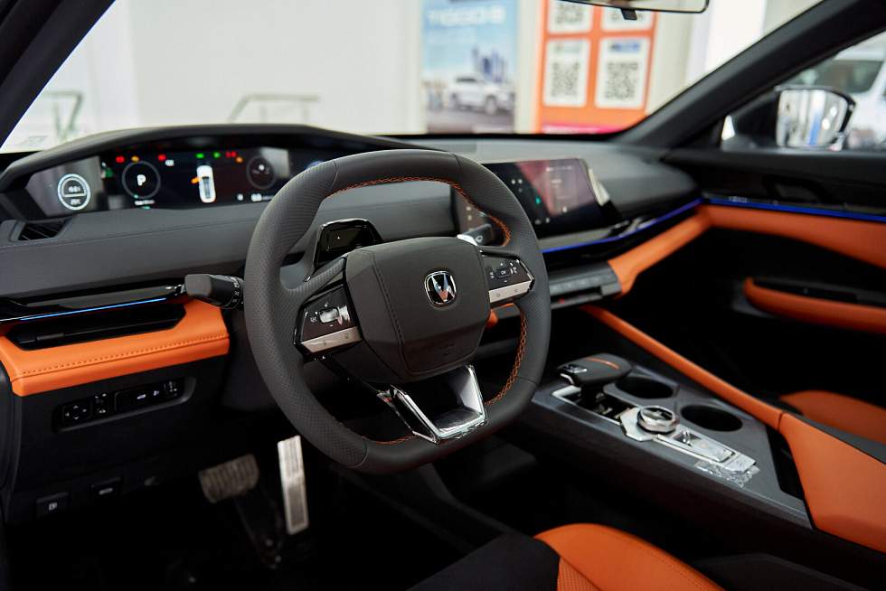 Changan UNI-V Tech, белый