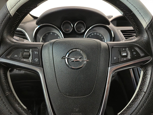 Opel Mokka Essentia, 2013 года, пробег 196140 км
