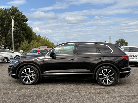 Volkswagen Touareg Exclusive, 2019 года, пробег 106856 км
