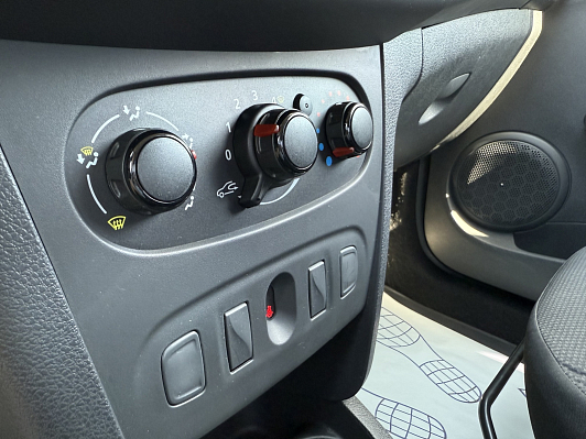 Renault Logan Access, 2021 года, пробег 38245 км