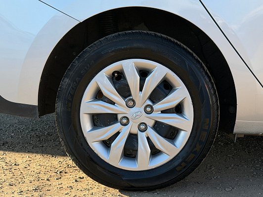 Hyundai Solaris Специальная Серия "10 лет" + Comfort, 2021 года, пробег 13000 км