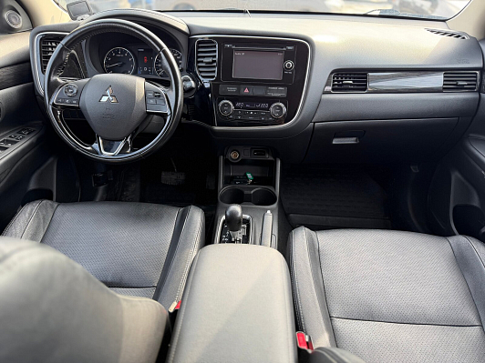Mitsubishi Outlander Intense, 2016 года, пробег 210921 км
