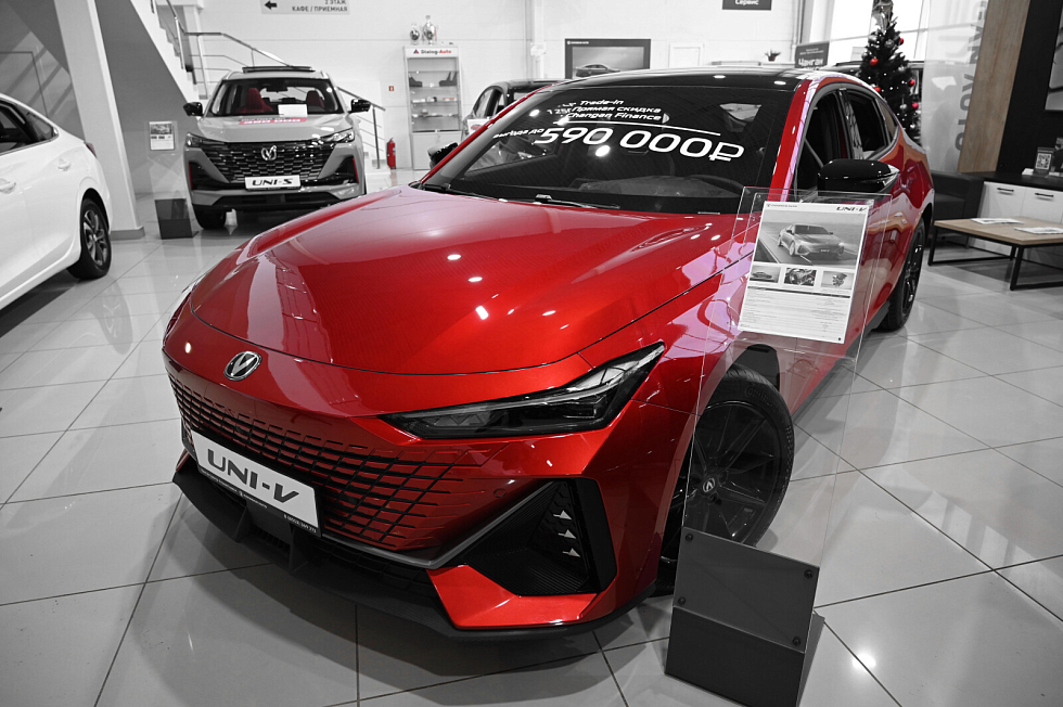Changan UNI-V LX, красный