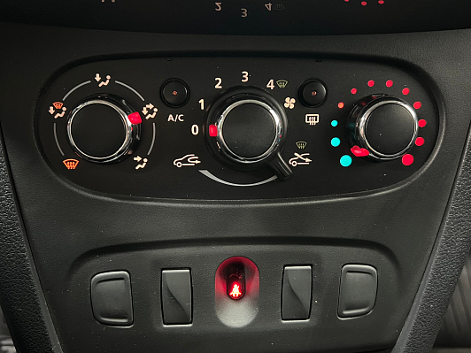 Renault Logan Stepway Drive, 2020 года, пробег 111382 км