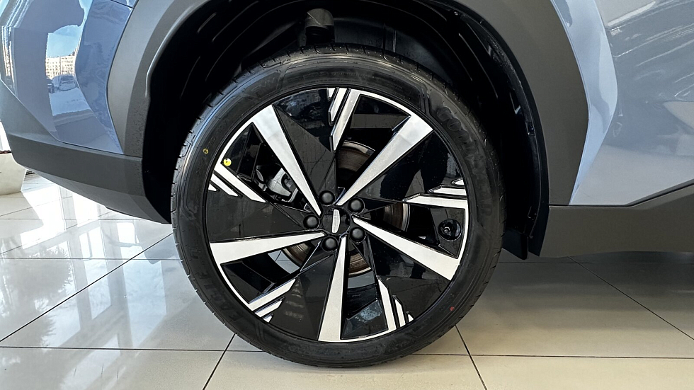 Geely Atlas Flagship Sport, серый