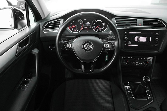 Volkswagen Tiguan Trendline, 2019 года, пробег 120000 км