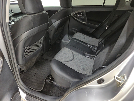 Toyota RAV4, 2011 года, пробег 137509 км