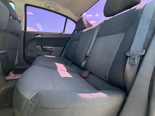 Opel Astra, 2011 года, пробег 275000 км