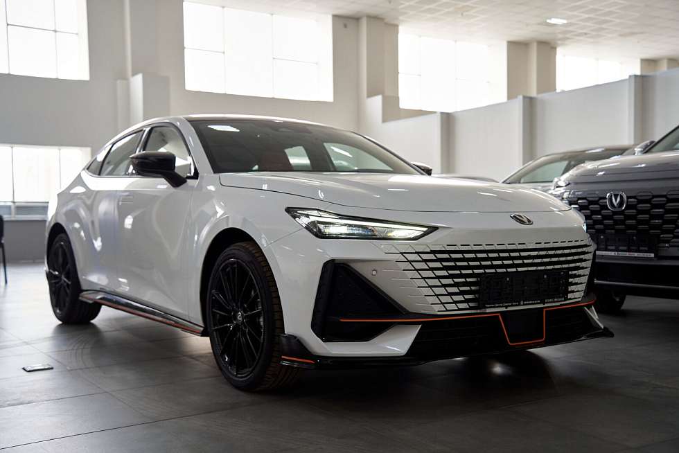 Changan UNI-V Luxe, белый