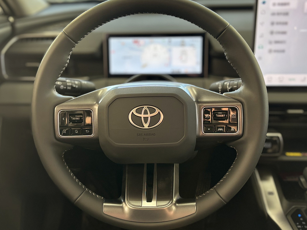 Toyota RAV4 Luxury, черный