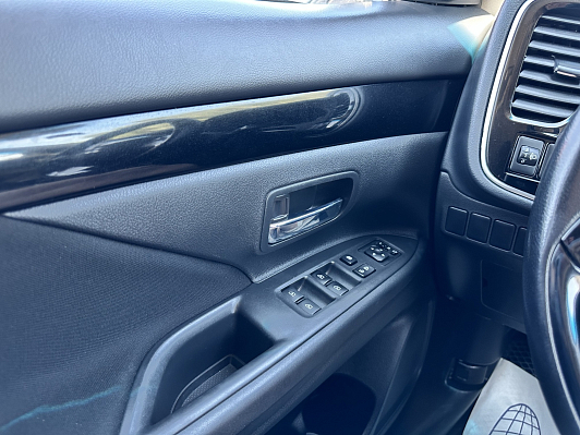 Mitsubishi Outlander Intense+, 2021 года, пробег 64738 км