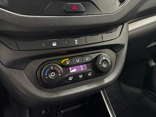 Lada (ВАЗ) Vesta Luxe Multimedia (2019-2021), 2018 года, пробег 114849 км