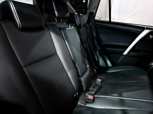 Toyota RAV4 Престиж, 2017 года, пробег 156000 км