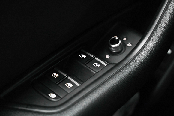 Audi A4 Advance, 2016 года, пробег 185000 км