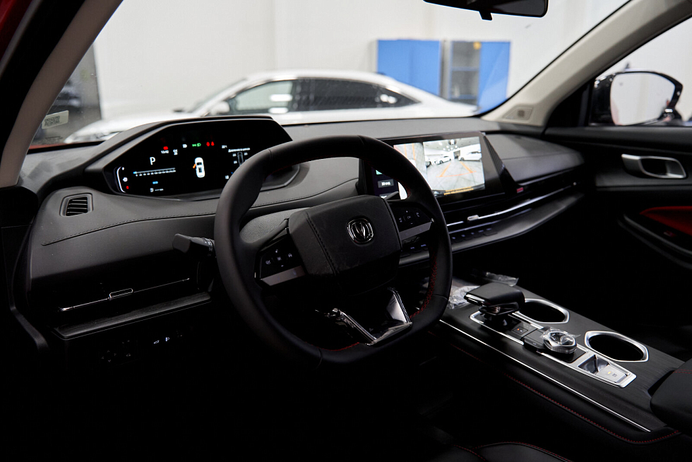 Changan UNI-S (CS55 Plus) Luxe, красный